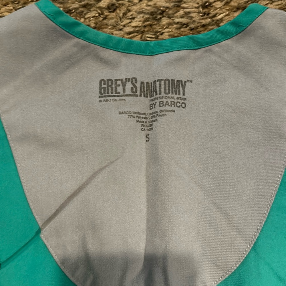 Grey’s Anatomy women’s scrub set